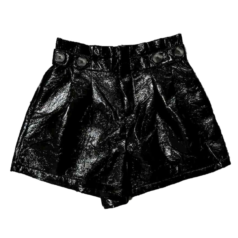 🚨🔥NWT Women’s fashion leather look shorts🔥🚨